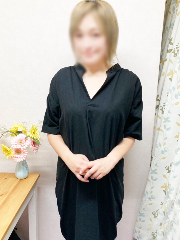 平塚人妻デリヘル【熟女の風俗最終章 平塚店】羞恥　にこ